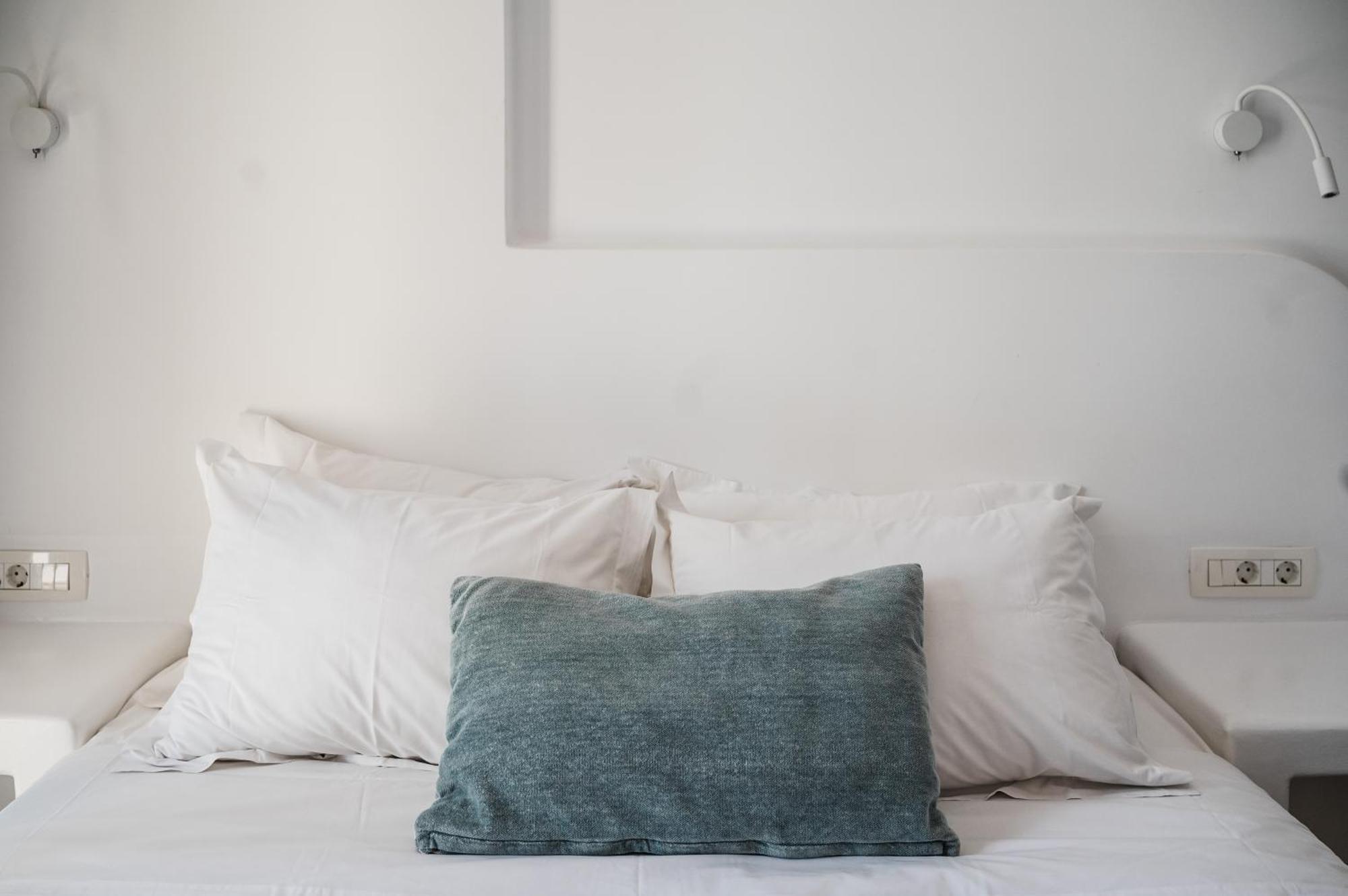 Amphitrite Suites Santorini Vóthon Oda fotoğraf